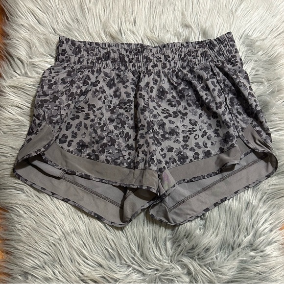 Athleta Printed Mesh Racer Run Short 4” XS- Black Camo Size Small - Picture 1 of 4